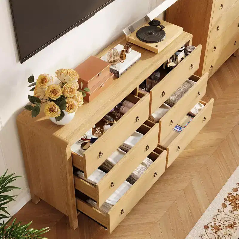 Cassettiera con maniglie in metallo